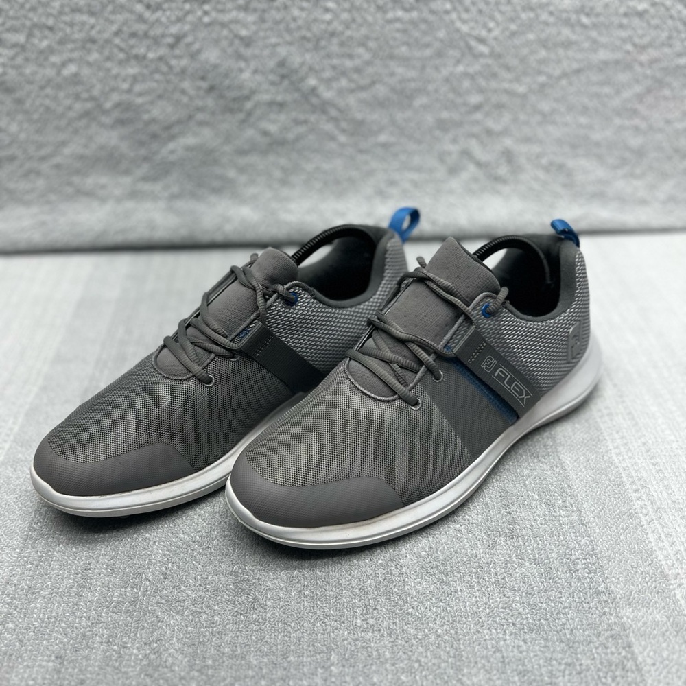 Woman size 9 FJ (FootJoys). Used condition . Plenty of life in them!